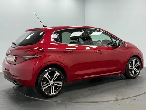 PEUGEOT 208 1.2 PureTech 110 GT Line 5dr