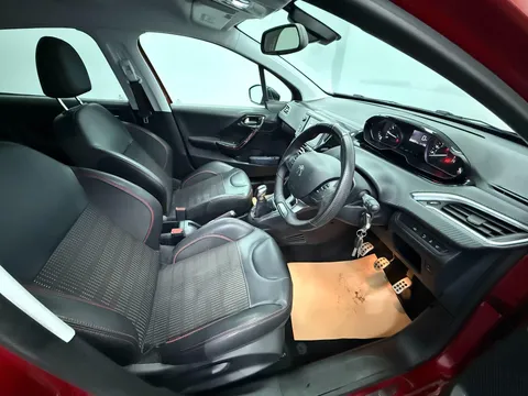 PEUGEOT 208 1.2 PureTech 110 GT Line 5dr