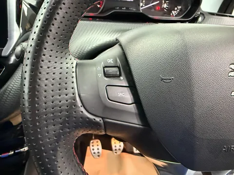 PEUGEOT 208 1.2 PureTech 110 GT Line 5dr