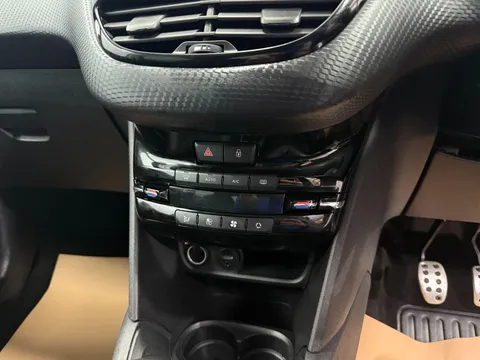 PEUGEOT 208 1.2 PureTech 110 GT Line 5dr