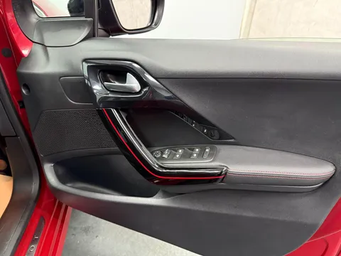 PEUGEOT 208 1.2 PureTech 110 GT Line 5dr