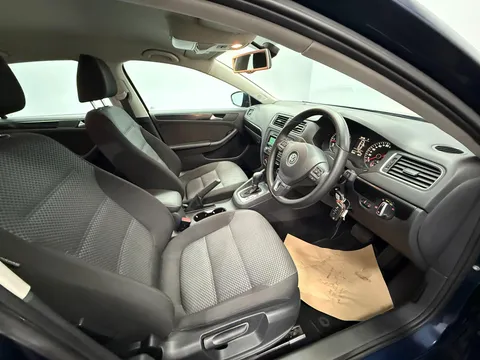 VOLKSWAGEN JETTA 2.0 TDI CR 140 SE 4dr DSG