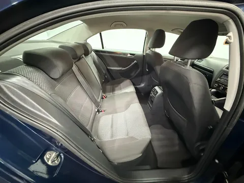 VOLKSWAGEN JETTA 2.0 TDI CR 140 SE 4dr DSG