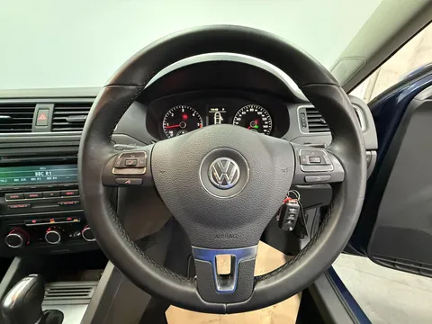 VOLKSWAGEN JETTA 2.0 TDI CR 140 SE 4dr DSG