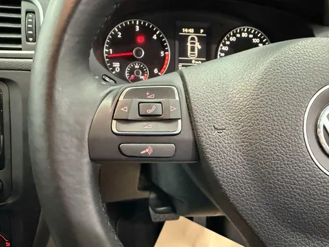 VOLKSWAGEN JETTA 2.0 TDI CR 140 SE 4dr DSG