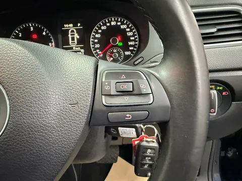 VOLKSWAGEN JETTA 2.0 TDI CR 140 SE 4dr DSG