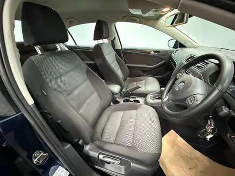 VOLKSWAGEN JETTA 2.0 TDI CR 140 SE 4dr DSG