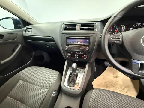 VOLKSWAGEN JETTA 2.0 TDI CR 140 SE 4dr DSG