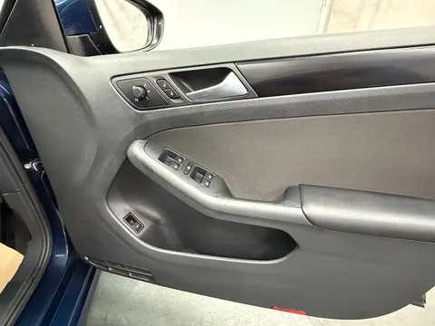 VOLKSWAGEN JETTA 2.0 TDI CR 140 SE 4dr DSG