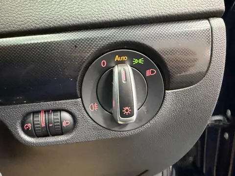 VOLKSWAGEN JETTA 2.0 TDI CR 140 SE 4dr DSG