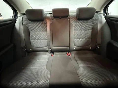 VOLKSWAGEN JETTA 2.0 TDI CR 140 SE 4dr DSG