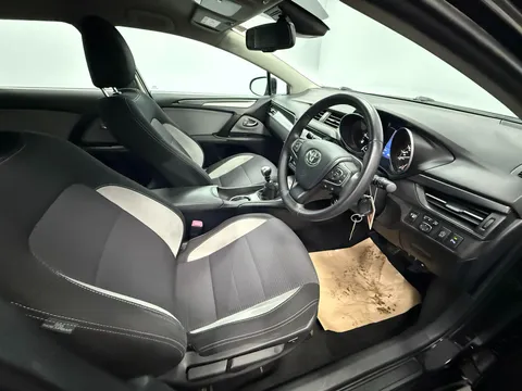 TOYOTA AVENSIS 2.0D Business Edition 5dr