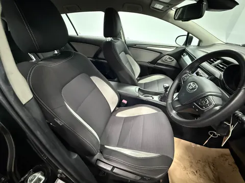 TOYOTA AVENSIS 2.0D Business Edition 5dr