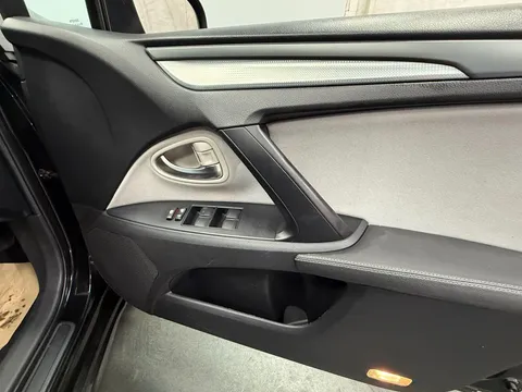 TOYOTA AVENSIS 2.0D Business Edition 5dr