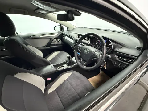 TOYOTA AVENSIS 2.0D Business Edition 5dr