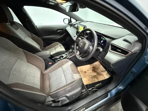 TOYOTA COROLLA 1.8 VVT-i Hybrid Trek 5dr CVT