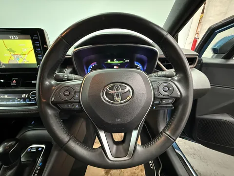 TOYOTA COROLLA 1.8 VVT-i Hybrid Trek 5dr CVT