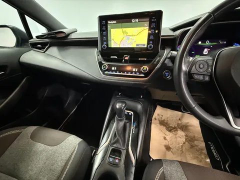 TOYOTA COROLLA 1.8 VVT-i Hybrid Trek 5dr CVT