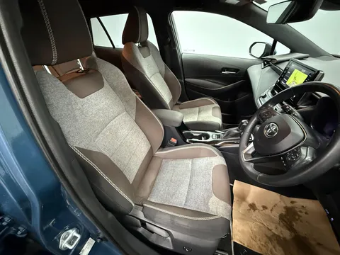 TOYOTA COROLLA 1.8 VVT-i Hybrid Trek 5dr CVT