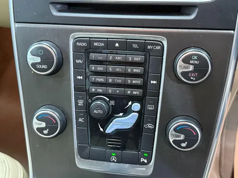 VOLVO S60 D2 [115] SE Lux Nav 4dr