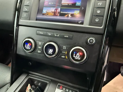 LAND ROVER DISCOVERY 3.0 TD6 SE 5dr Auto