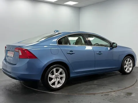 VOLVO S60 D2 [115] SE Lux Nav 4dr
