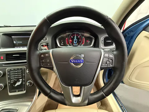 VOLVO S60 D2 [115] SE Lux Nav 4dr