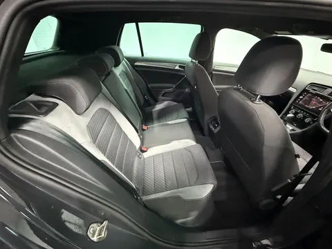 VOLKSWAGEN GOLF 2.0 TDI R-Line 5dr DSG