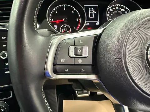 VOLKSWAGEN GOLF 2.0 TDI R-Line 5dr DSG