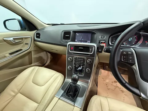 VOLVO S60 D2 [115] SE Lux Nav 4dr