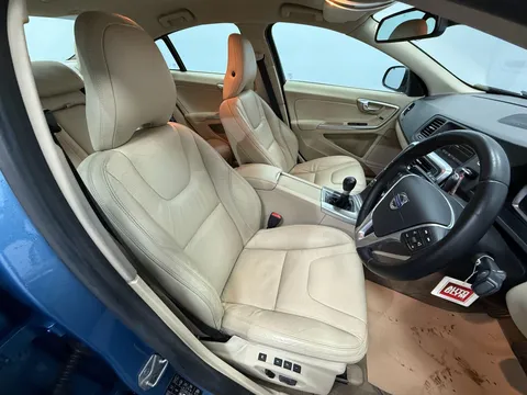 VOLVO S60 D2 [115] SE Lux Nav 4dr