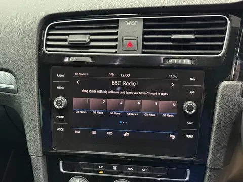 VOLKSWAGEN GOLF 2.0 TDI R-Line 5dr DSG