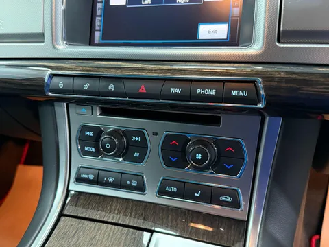 JAGUAR XF 2.2d [163] Luxury 4dr Auto