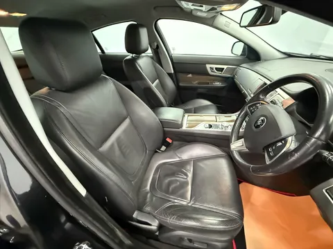 JAGUAR XF 2.2d [163] Luxury 4dr Auto