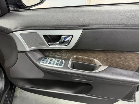 JAGUAR XF 2.2d [163] Luxury 4dr Auto