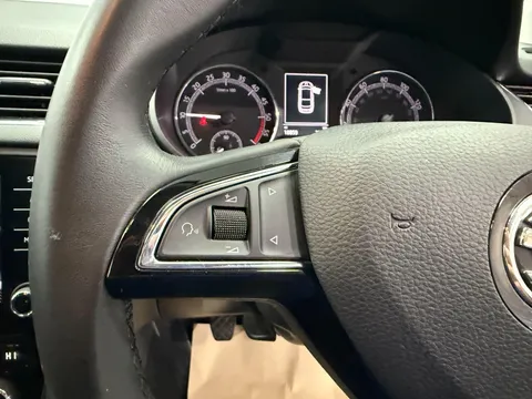 SKODA OCTAVIA 1.6 TDI CR SE 5dr