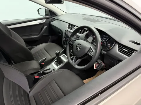 SKODA OCTAVIA 1.6 TDI CR SE 5dr