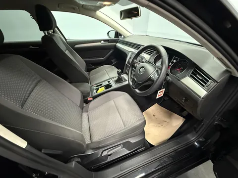 VOLKSWAGEN PASSAT 2.0 TDI S 5dr