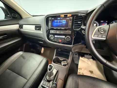 MITSUBISHI OUTLANDER 2.0 PHEV GX4hs 5dr Auto