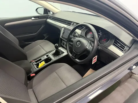 VOLKSWAGEN PASSAT 2.0 TDI S 5dr