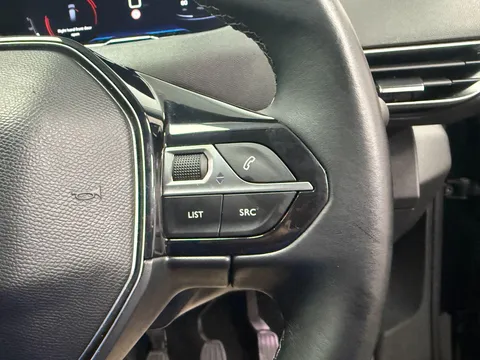 PEUGEOT 5008 1.5 BlueHDi Allure 5dr