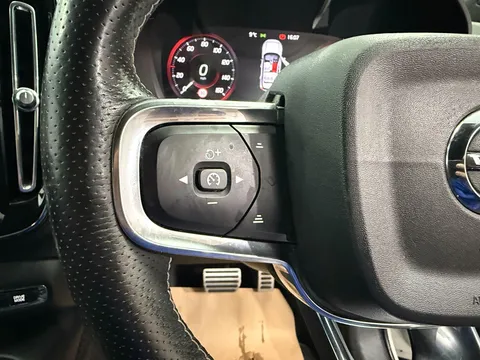 VOLVO XC40 2.0 D3 R DESIGN 5dr AWD Geartronic