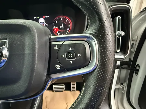 VOLVO XC40 2.0 D3 R DESIGN 5dr AWD Geartronic