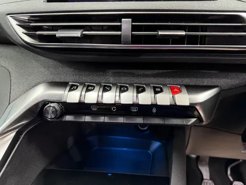 PEUGEOT 5008 1.5 BlueHDi Allure 5dr