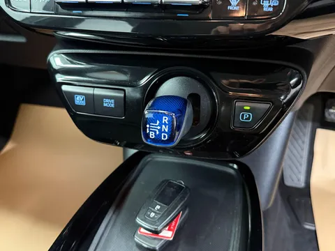 TOYOTA PRIUS 1.8 VVTi Active 5dr CVT