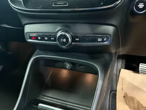 VOLVO XC40 2.0 D3 R DESIGN 5dr AWD Geartronic