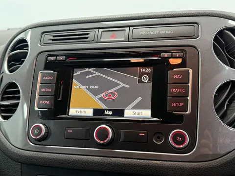 VOLKSWAGEN TIGUAN 2.0 TDi BlueMotion Tech Match 5dr