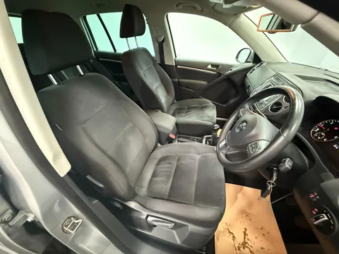 VOLKSWAGEN TIGUAN 2.0 TDi BlueMotion Tech Match 5dr