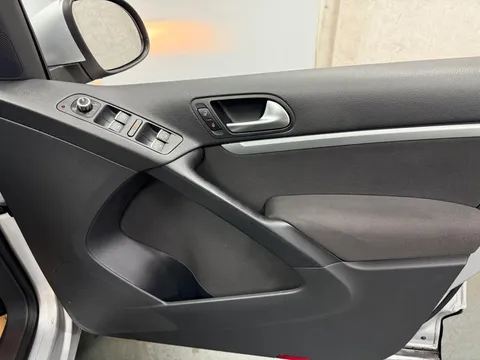 VOLKSWAGEN TIGUAN 2.0 TDi BlueMotion Tech Match 5dr