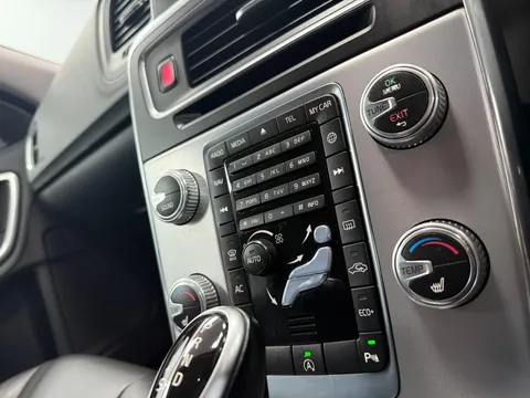 Volvo V60 Cross Country 2.0 D4 SE Nav Auto Euro 6 (s/s) 5dr